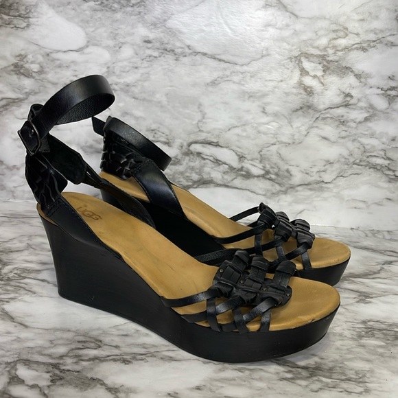 UGG Farrah Premium leather upper Leather straps Adjustable Buckle closure size 8 - Picture 2 of 16